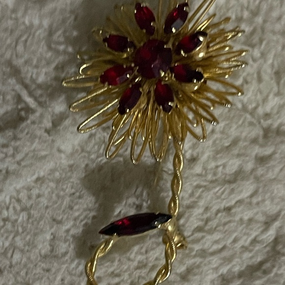Vintage Albert Weiss made in Germany 1940’s-1950’s’s ruby red flower brooch . - Picture 3 of 8